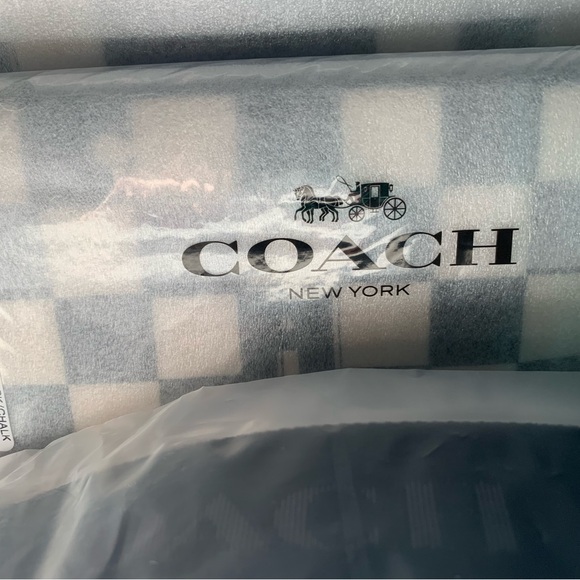 COACH - Picture 2 of 5